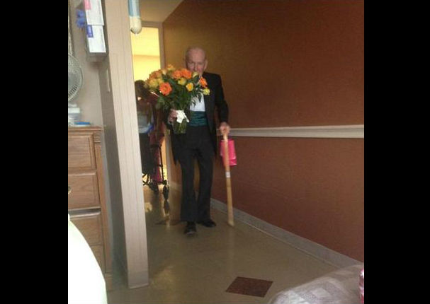 Tienen más de 50 años de casados y él la sorprendió de esta manera (FOTOS)