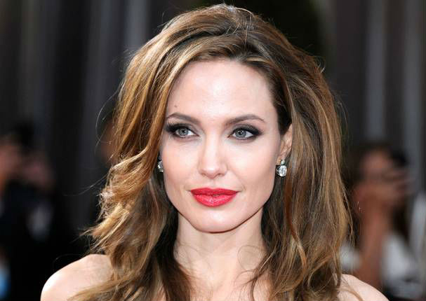 ¿Te diste cuenta? Angelina Jolie se operó el rostro hace mucho tiempo… (FOTO)
