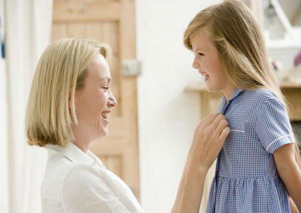 Mira cómo una madre prepara a su hijo para el colegio en menos de 5 minutos (VIDEO)