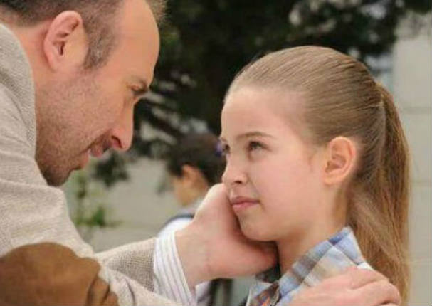 Mira cómo luce ahora la 'hija' de Onur en la actualidad (FOTOS)