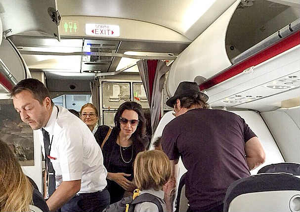 Mira la lección de vida que le dieron Angelina Jolie y Brad Pitt a sus hijos (FOTOS)