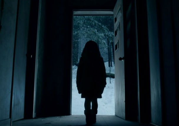 ¡Tenebroso! Toma una foto en hospital y aparece una niña fantasma