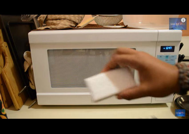 Esto es lo que ocurre si metes un jabón al microondas, no lo vas a creer (VIDEO)