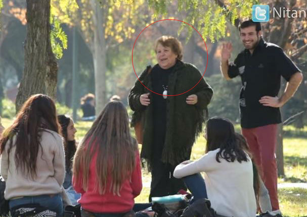 Una abuela intenta conseguirle novia a su nieto… no vas a creer los resultados (VIDEO)