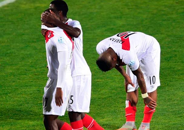 Luis Advícula conmueve con lágrimas después del partido con Chile (FOTOS) Luis Advícula conmueve con lágrimas después del partido con Chile (FOTOS)