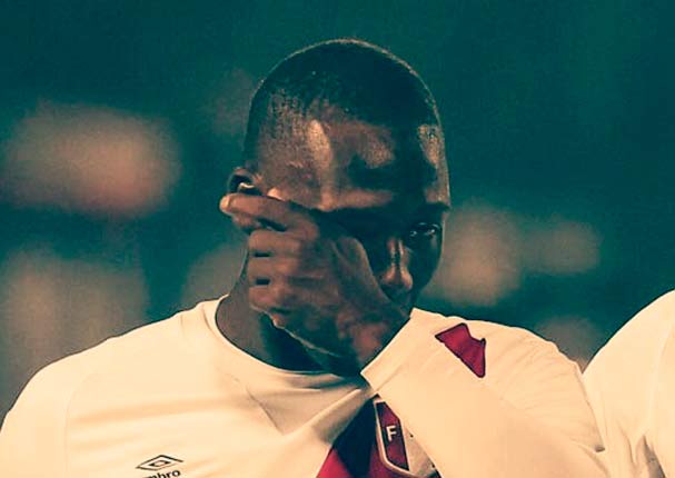 Luis Advícula conmueve con lágrimas después del partido con Chile (FOTOS) Luis Advícula conmueve con lágrimas después del partido con Chile (FOTOS)