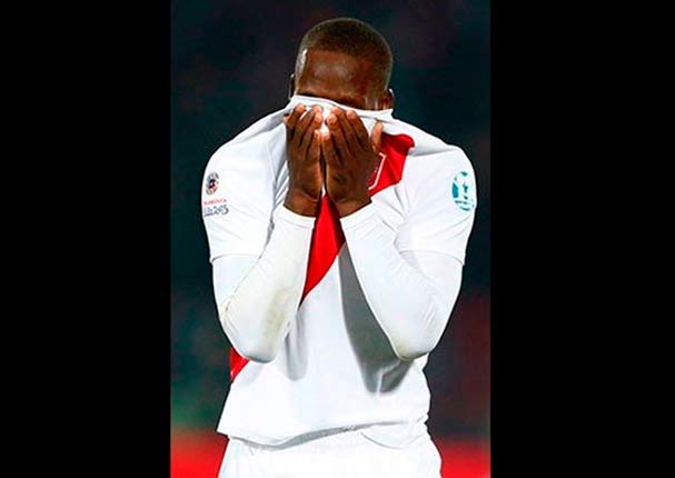 Luis Advícula conmueve con lágrimas después del partido con Chile (FOTOS) Luis Advícula conmueve con lágrimas después del partido con Chile (FOTOS)