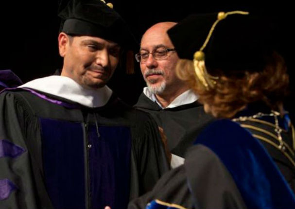 Emotivo reconocimiento a Víctor Manuel