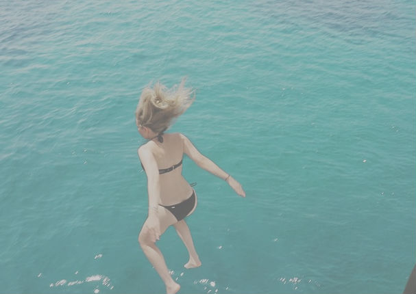 Thalía presume su hermosa figura en bikini (FOTOS)