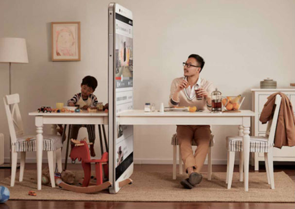 ¿Pasas mucho tiempo con tu celular? Así es cómo lo ve tu hijo (FOTOS)