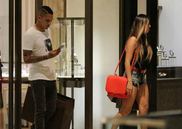 Mira en qué situación fueron 'ampayados' Paolo Guerrero y Alondra (FOTOS) Mira en qué situación fueron 'ampayados' Paolo Guerrero y Alondra (FOTOS)