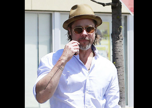 Mira el romántico tatuaje que se hizo Brad Pitt (FOTOS)