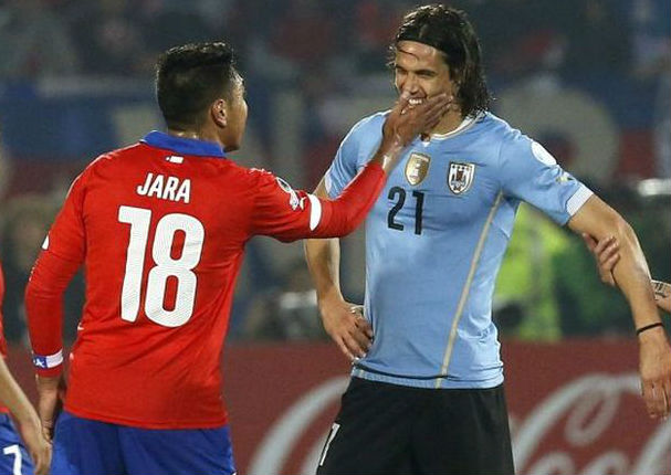 Gonzalo Jara reconoce su error en polémico incidente con Cavani
