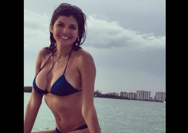 Nicole Faverón estremece las redes sociales con sexys fotos en bikini