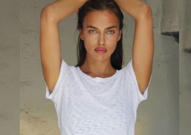 Irina Shayk posó 'como Dios la trajo al mundo'