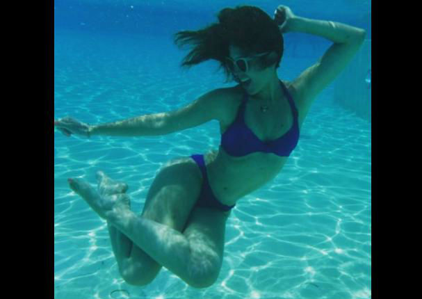 Jacqueline Bracamontes alborota las redes sociales con sexys fotos