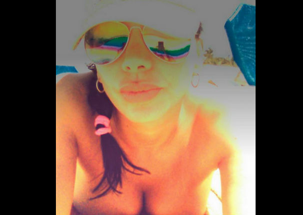 Mónica Cabrejos publica foto en topless