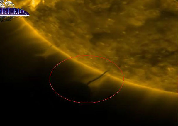 ¡Inédito! Grabaron a un supuesto OVNI gigante cerca al Sol (VIDEO)