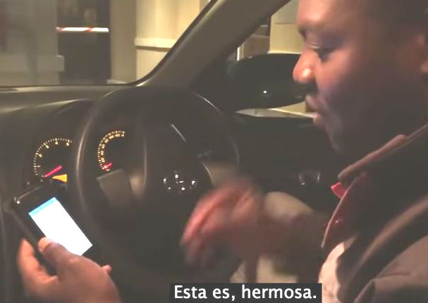 Después de 20 años encontró la canción que le recordaba a su madre (VIDEO)