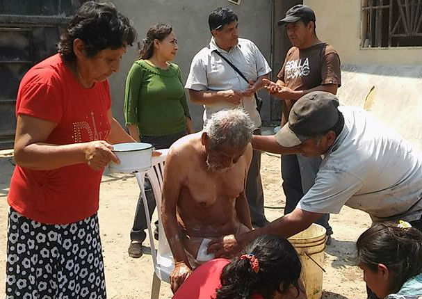Chiclayo : vecinos de Ferreñafe tuvieron gesto solidario con indigente (FOTOS) Chiclayo : vecinos de Ferreñafe tuvieron gesto solidario con indigente (FOTOS)