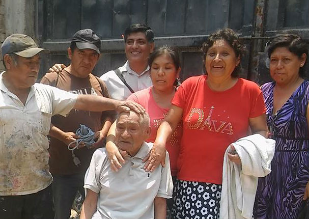 Chiclayo : vecinos de Ferreñafe tuvieron gesto solidario con indigente (FOTOS) Chiclayo : vecinos de Ferreñafe tuvieron gesto solidario con indigente (FOTOS)