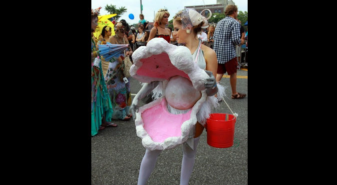 Luce tu pancita de embarazada con estos divertidos disfraces de Halloween