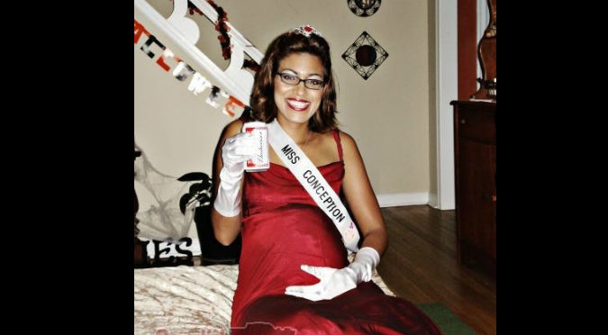 Luce tu pancita de embarazada con estos divertidos disfraces de Halloween