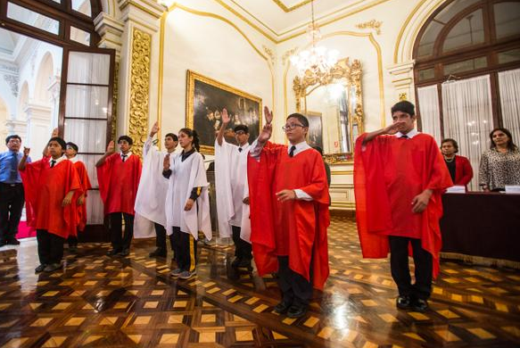 Gina Parker fue condecorada en el Congreso de La República