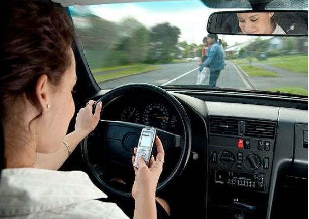 Conmovedora historia te hará reflexionar sobre conducir y usar el celular (VIDEO)