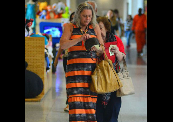 Actriz de 'El Clon' sorprende al reaparecer luciendo casi irreconocible (FOTOS)