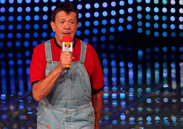 Chabelo: Juntan firmas para pedir que no se vaya de la TV