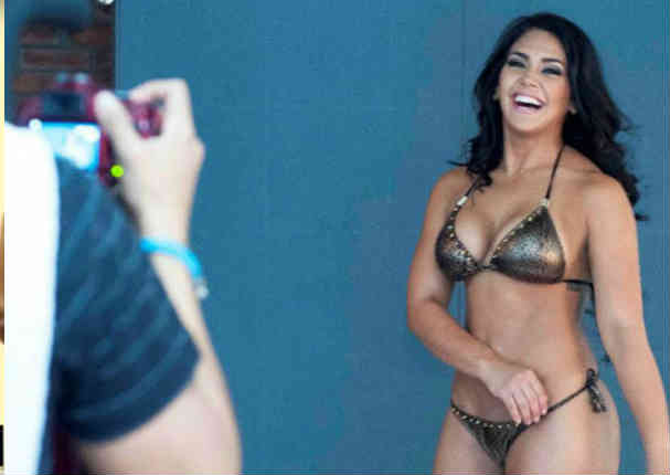 Vania Bludau derrocha sensualidad en calendario 2016