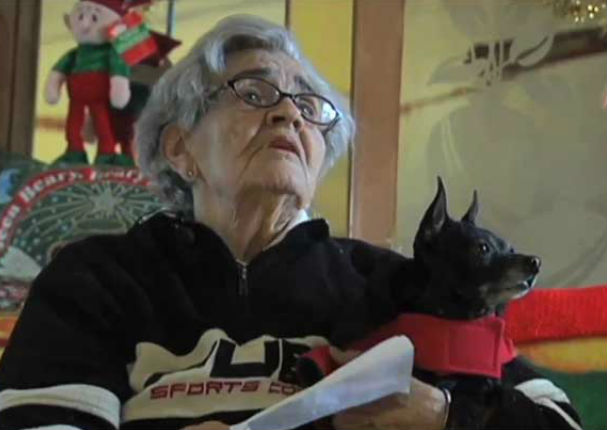 ¡Conmovedor! Abuelita de 84 años le escribió a Santa Claus para pedirle un perro y...