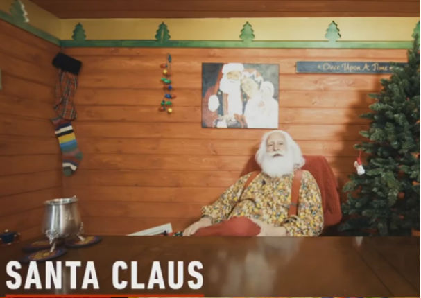 YouTube: Este hombre cambió su nombre a Santa Claus y esta es la razón...