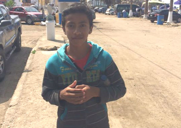 Facebook: Niño que cuida autos dio una gran muestra de honradez