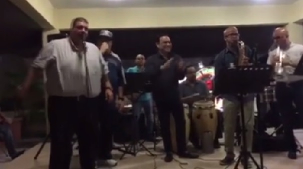 Facebook: Esto es lo que pasa cuando Maelo Ruiz y Gilberto Santa Rosa se juntan