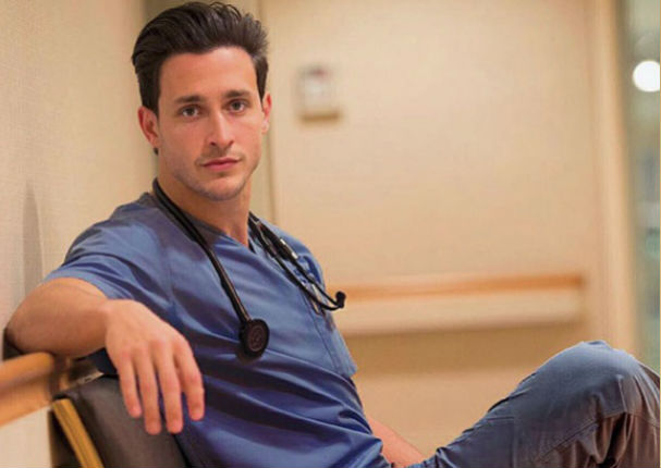 Instagram: El 'doctor más guapo del mundo' busca cita en sus redes sociales (FOTOS)