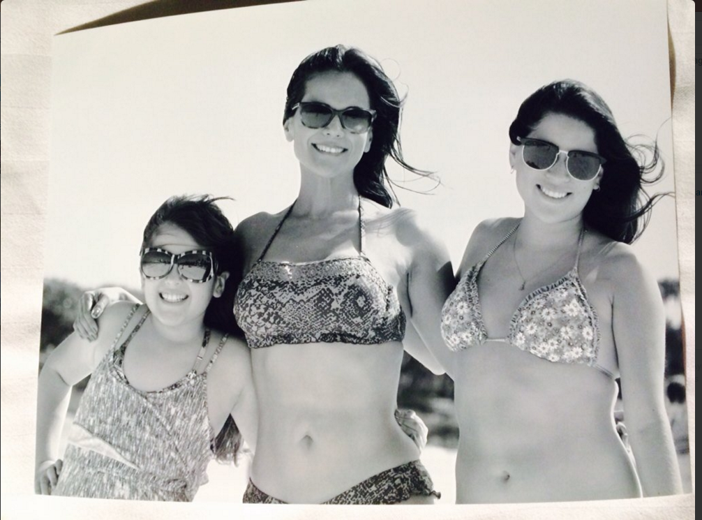 Al Fondo Hay Sitio: Mónica Sánchez luce espectacular figura en bikini