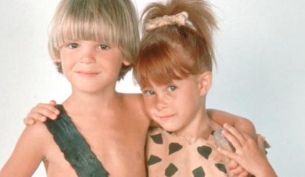 Mira cómo lucen en la actualidad Pebbles y Bam Bam de Los Picapiedra