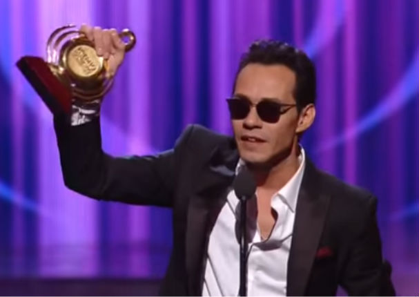 Marc Anthony sorprende con este mensaje en los premios Lo Nuestro - VIDEO