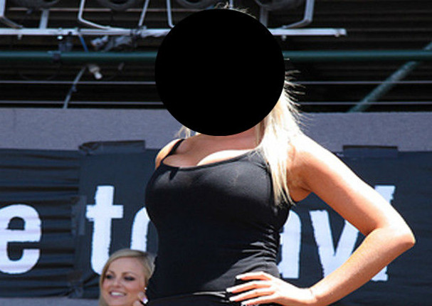 ¡Impactante! Conocida modelo graba brutal golpiza que recibe de su pareja (VIDEO)