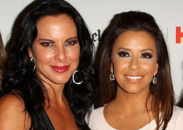 Kate del Castillo: Mira el candente beso que le dio a Eva Longoria (VIDEO)