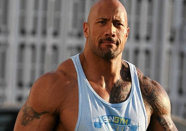 La Roca: Dwayne Johnson luce completamente irreconocible (VIDEO)