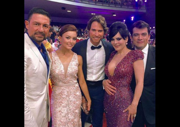 Angelique Boyer y Sebastián Rulli demuestran que son el uno para el otro en los Premios TVyNovelas