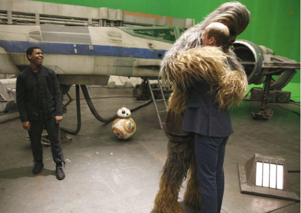 Star Wars: Chewbacca y BB8 recibieron la visita de los príncipes William y Harry (FOTOS)