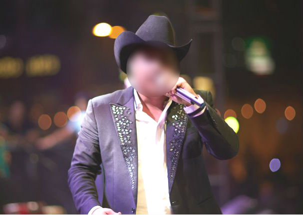 Cantante mexicano dice que 'mujer que no sabe agarrar el trapeador, no sirve'