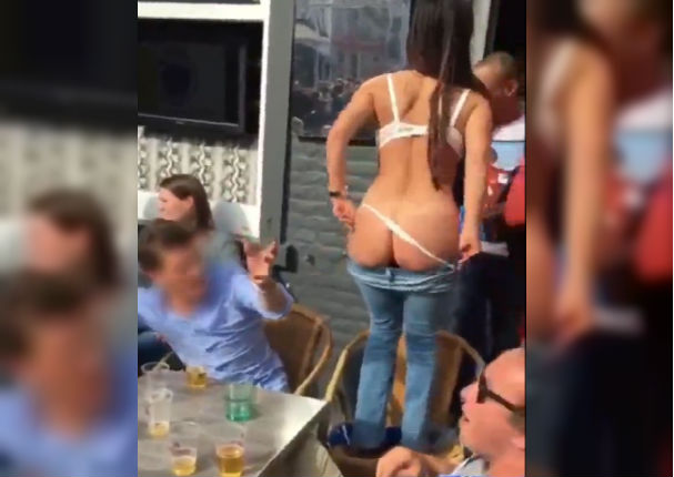 ¡Insólito! Su equipo campeona después de 11 años y ella se desnuda para celebrar (FOTOS) ¡Insólito! Su equipo campeona después de 11 años y ella se desnuda para celebrar (FOTOS)