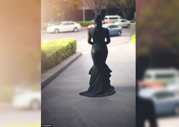 En lugar de usar un vestido blanco para su boda ella escogió uno negro (FOTOS)