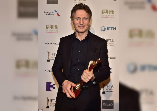 Liam Neeson aparece muy demacrado y su salud preocupa a sus fans (VIDEO)