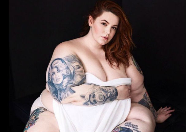 Modelo de talla grande se desnuda para callar críticas contra su peso (FOTOS) Modelo de talla grande se desnuda para callar críticas contra su peso (FOTOS)